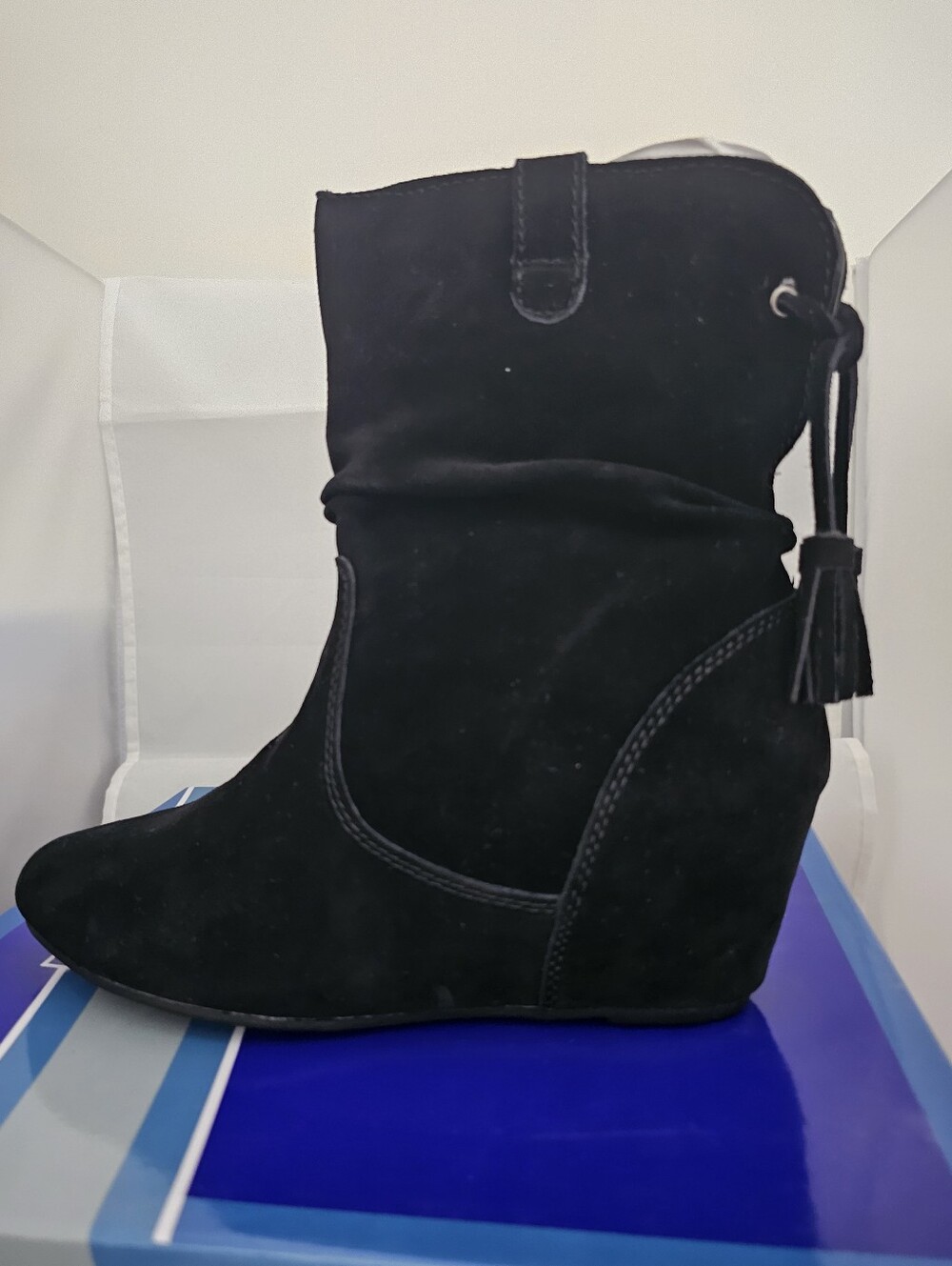 NIB White Mountain Women's Black Suede Wedge Ankle Boot with Tassel SZ 7.5